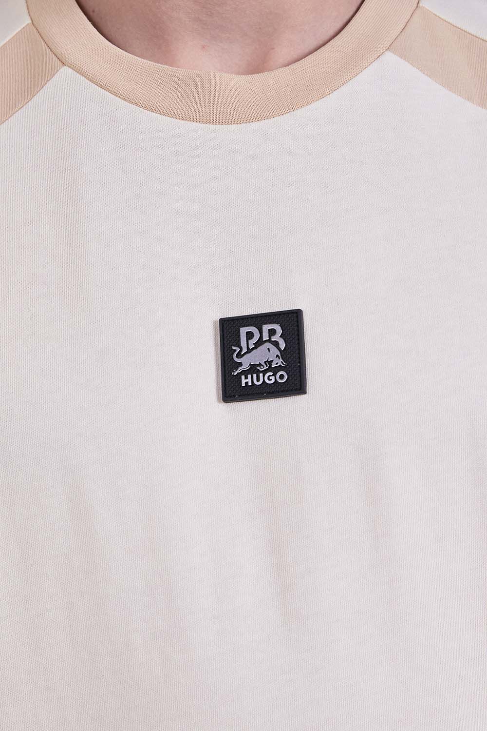 תמונת תקריב דוגמן של חולצת טי