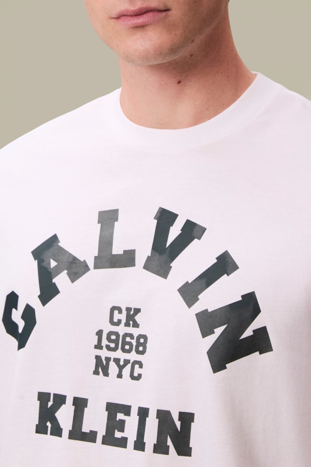 תמונת תקריב דוגמן של חולצת טי