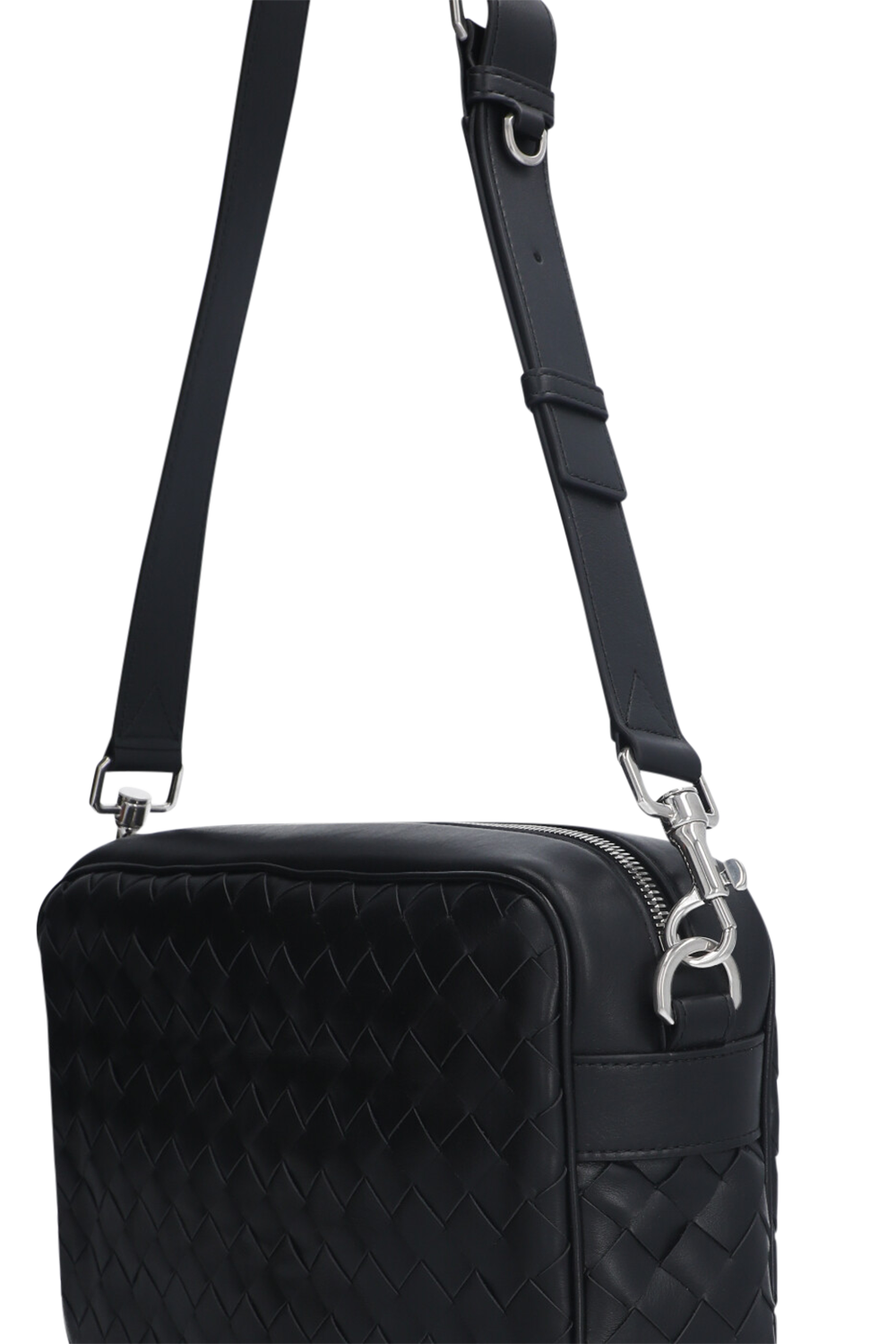 תמונת תקריב של תיק קרוס מעור