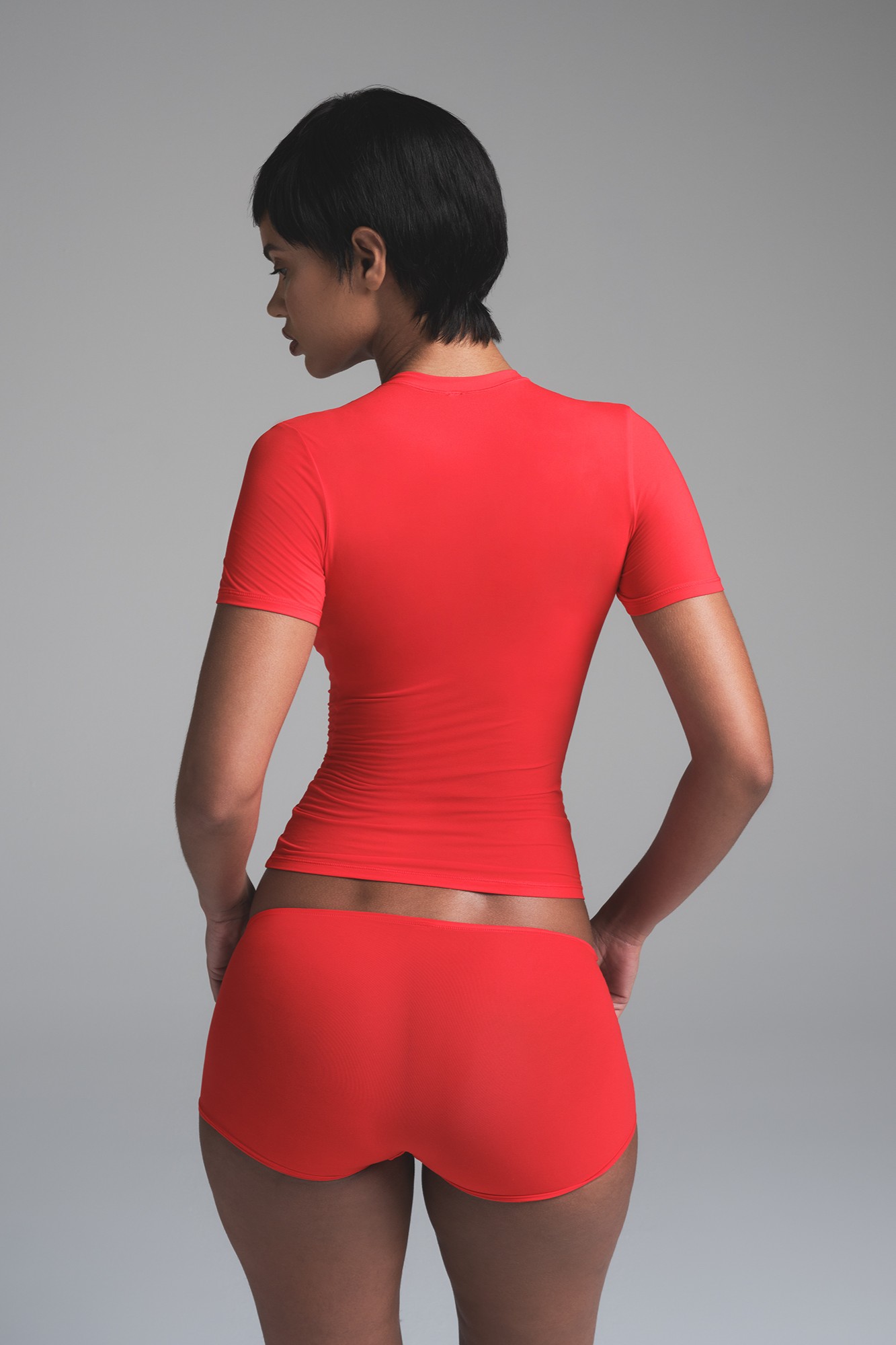 תמונת דוגמן אחורית של SHORT SLEEVE T-SHIRT