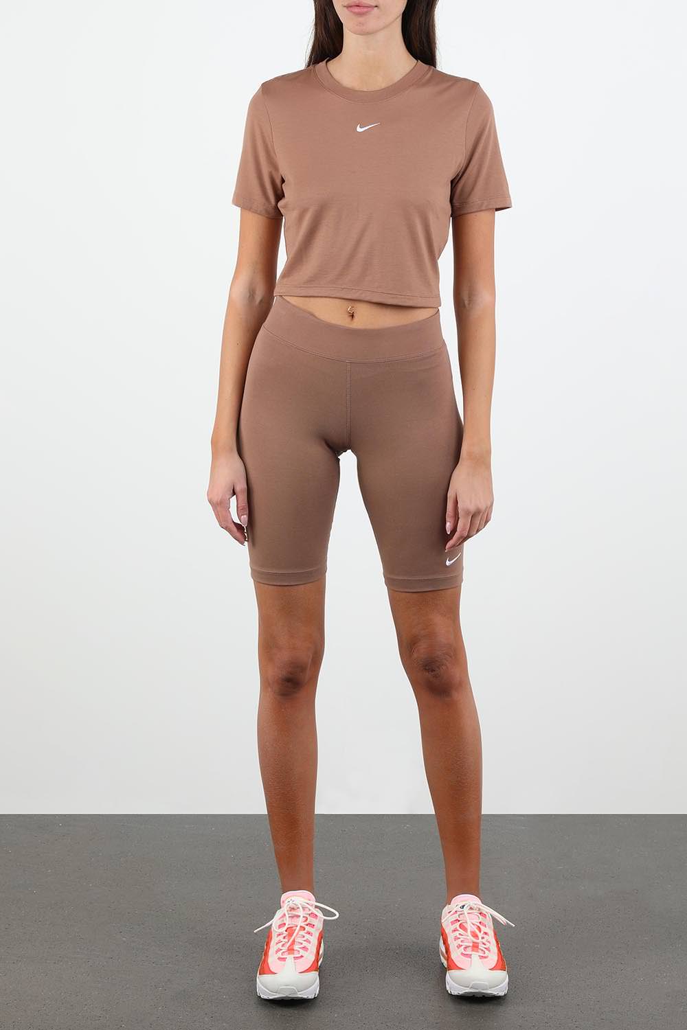 תמונת דוגמן אחורית של נעלי ספורט אייר מקס 95 בגווני לבן כתום וכחול