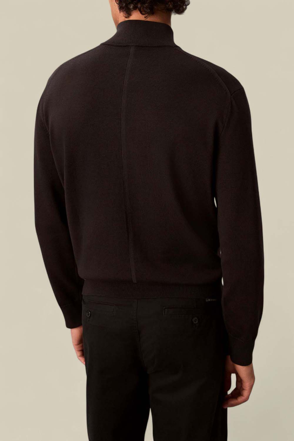 תמונת דוגמן אחורית של סווטשירט