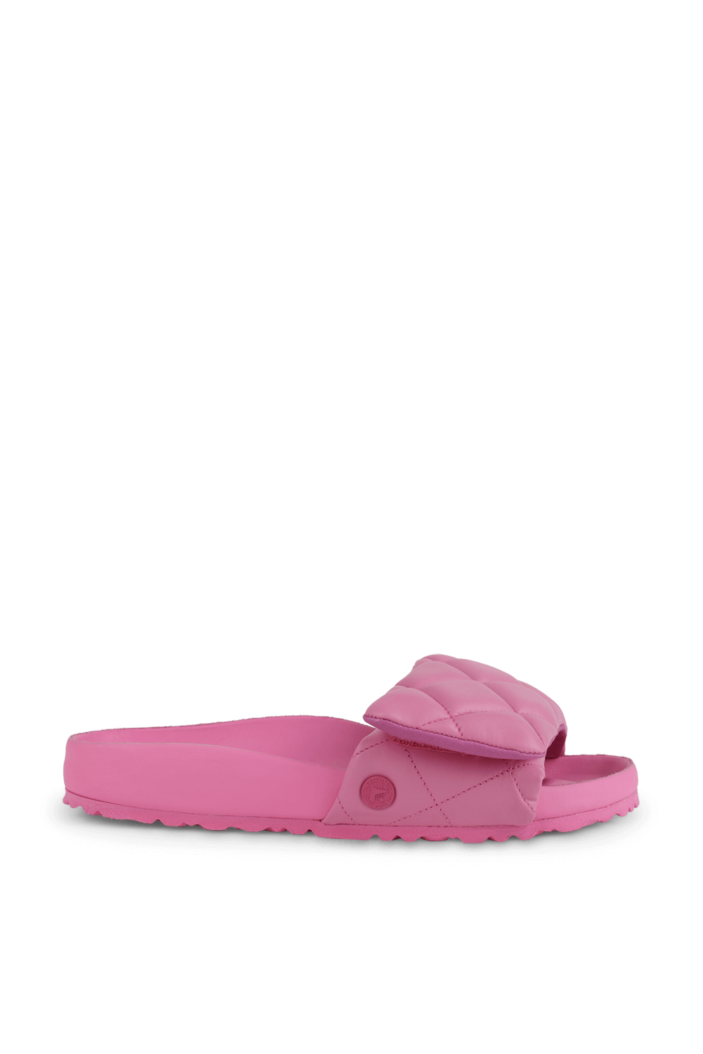 תמונה קידמית של סנדלי סליידס עם תיפורי קווילט