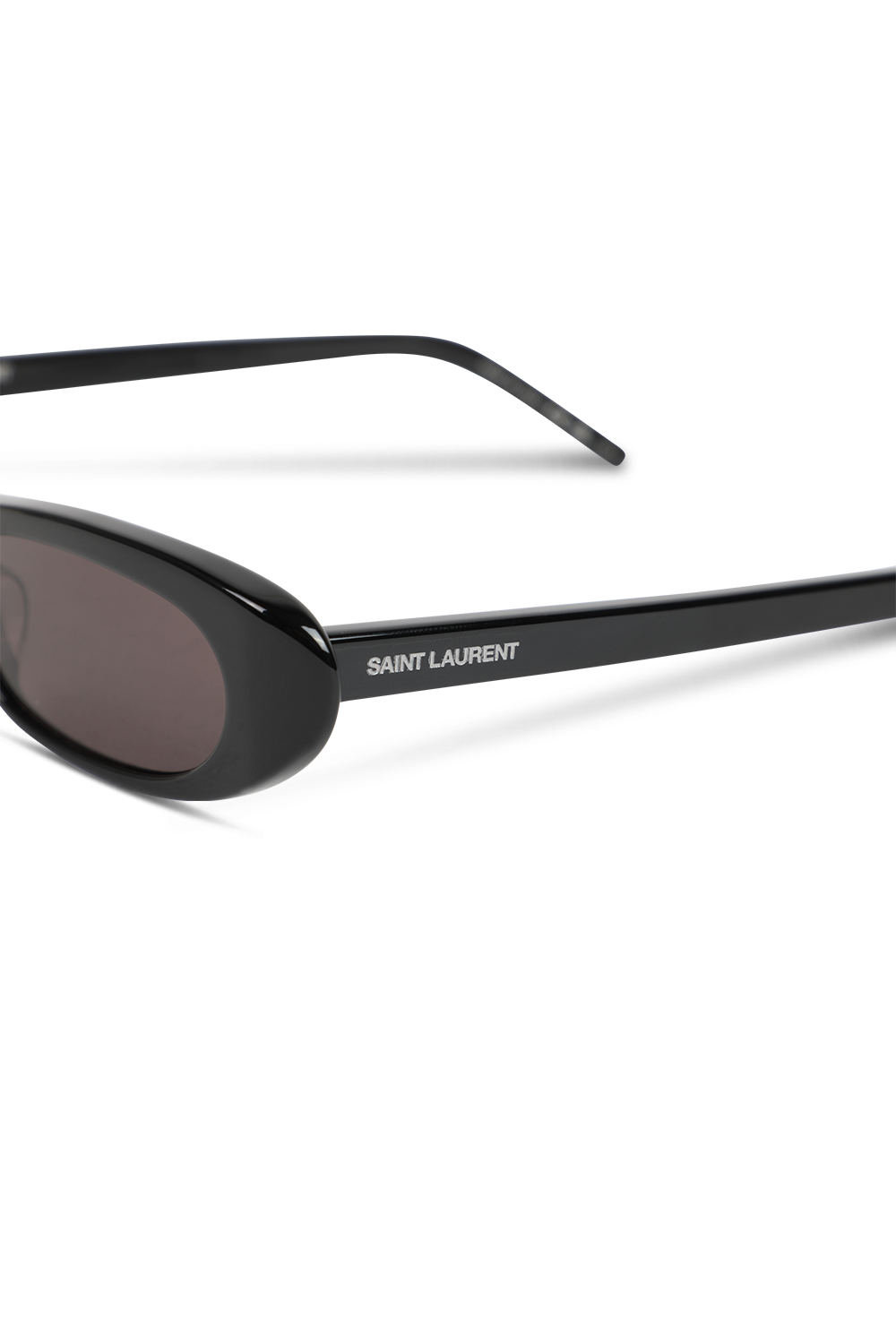 תמונת תקריב של משקפי שמש 557