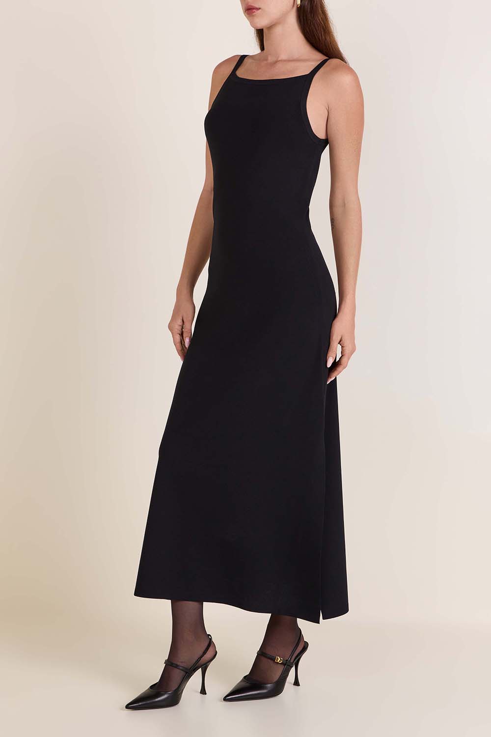 תמונת דוגמן קידמית של שמלת סריג