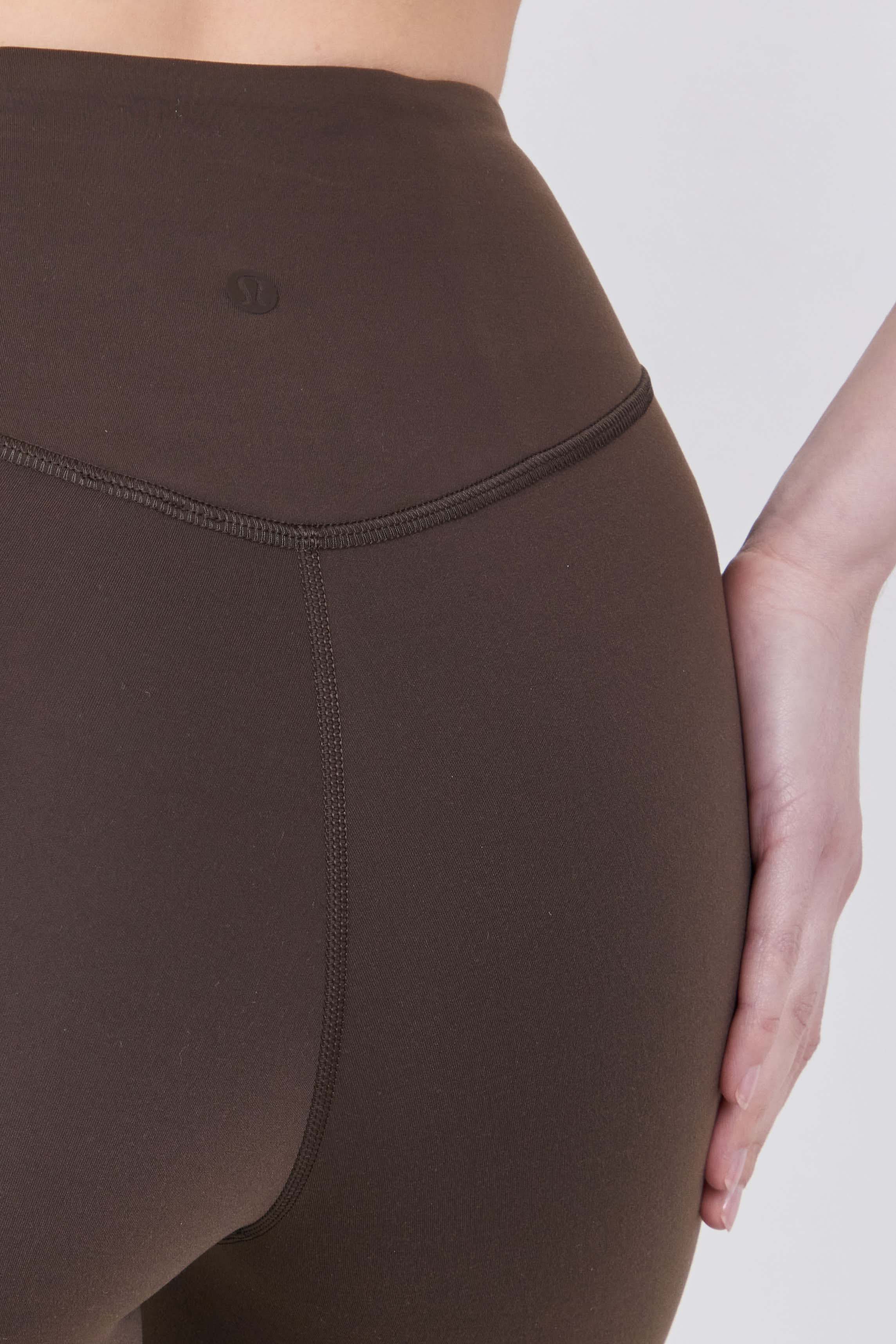 תמונת תקריב דוגמן של Wunder Under SmoothCover&trade; HR Tight 28