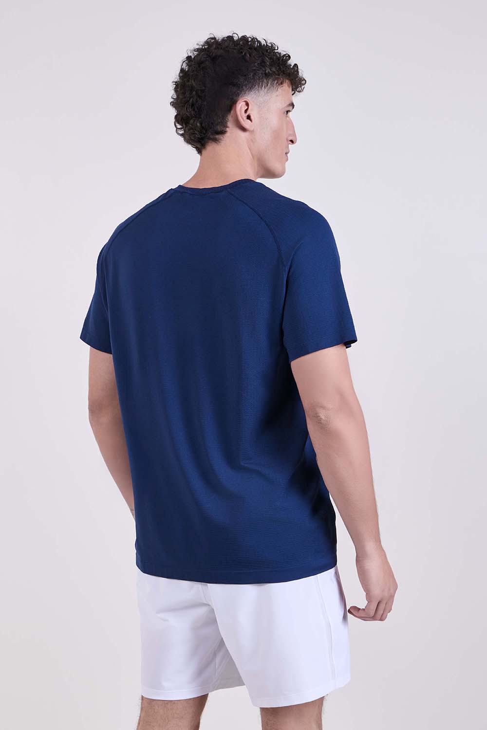 תמונת דוגמן אחורית של Metal Vent Tech Short-Sleeve Shirt