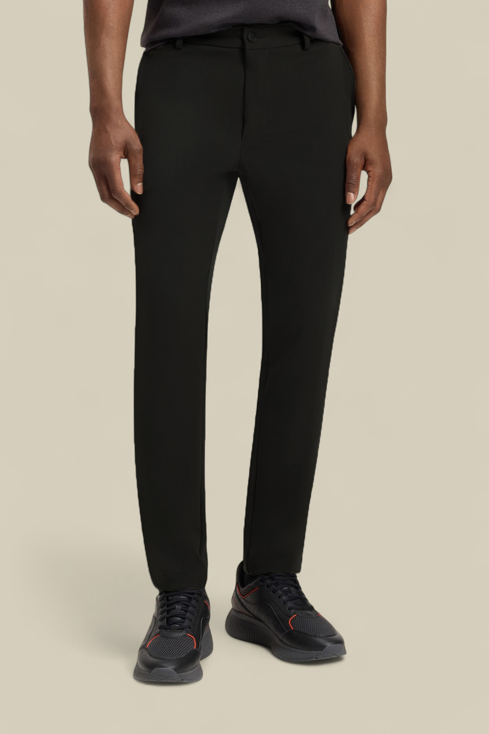 תמונת דוגמן קידמית של בוס X פורשה מכנסיים מחויטיים