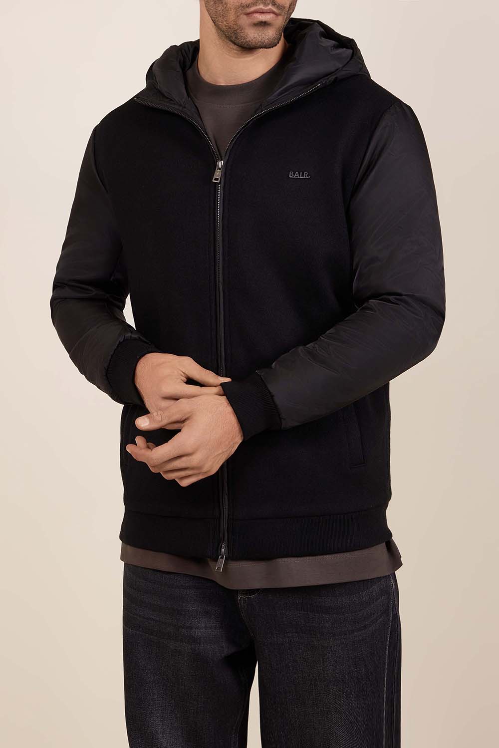 תמונת דוגמן קידמית של ז'קט בריפוד קל