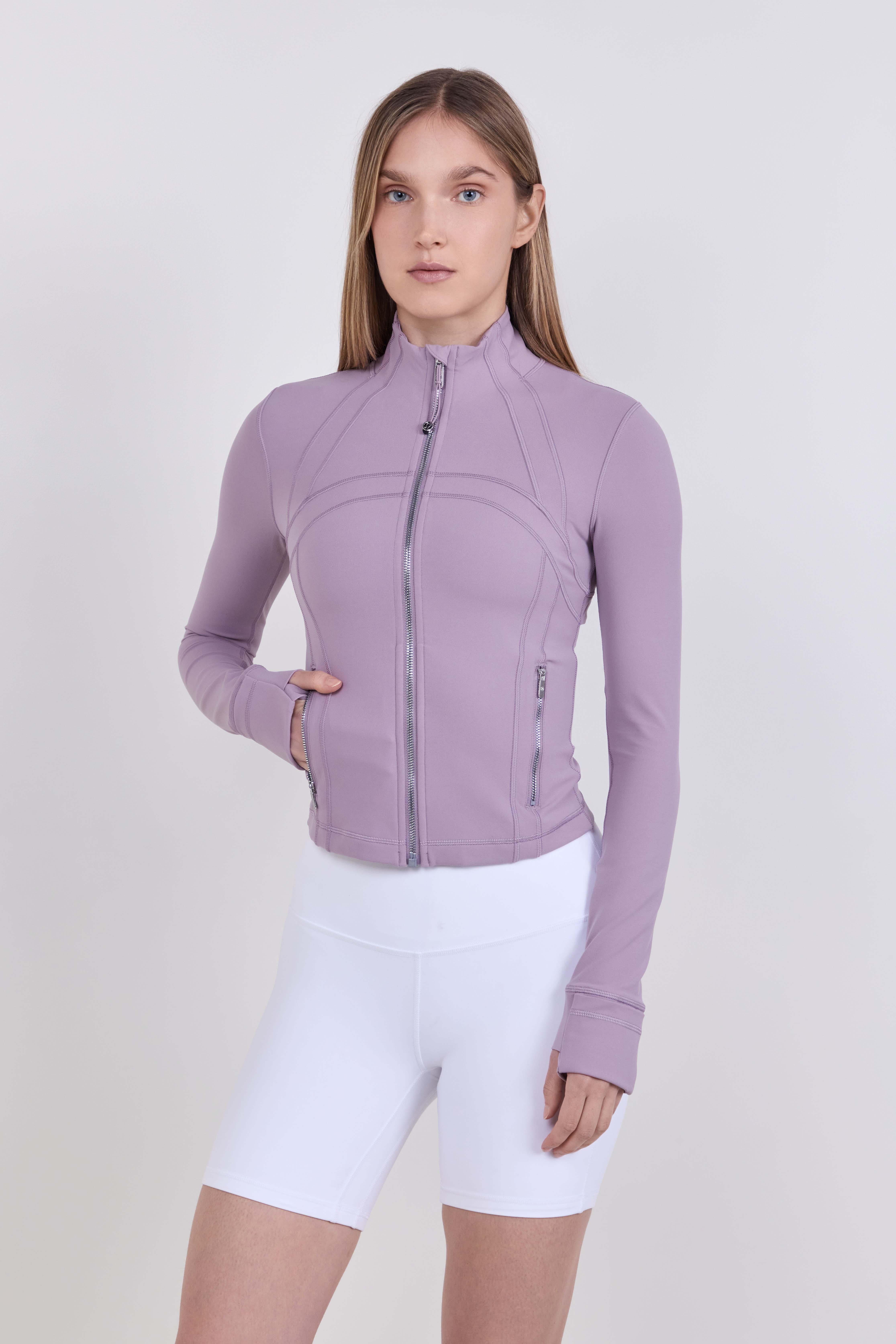 תמונת דוגמן קידמית של Define Cropped Jacket Nulu