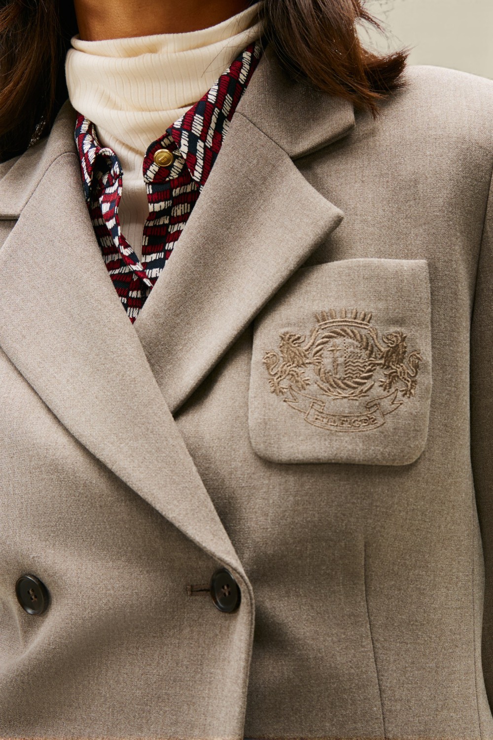 תמונת תקריב דוגמן של בלייזר מחוייט