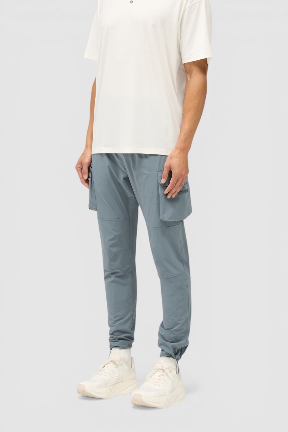 תמונת דוגמן קידמית של מכנסי קרגו