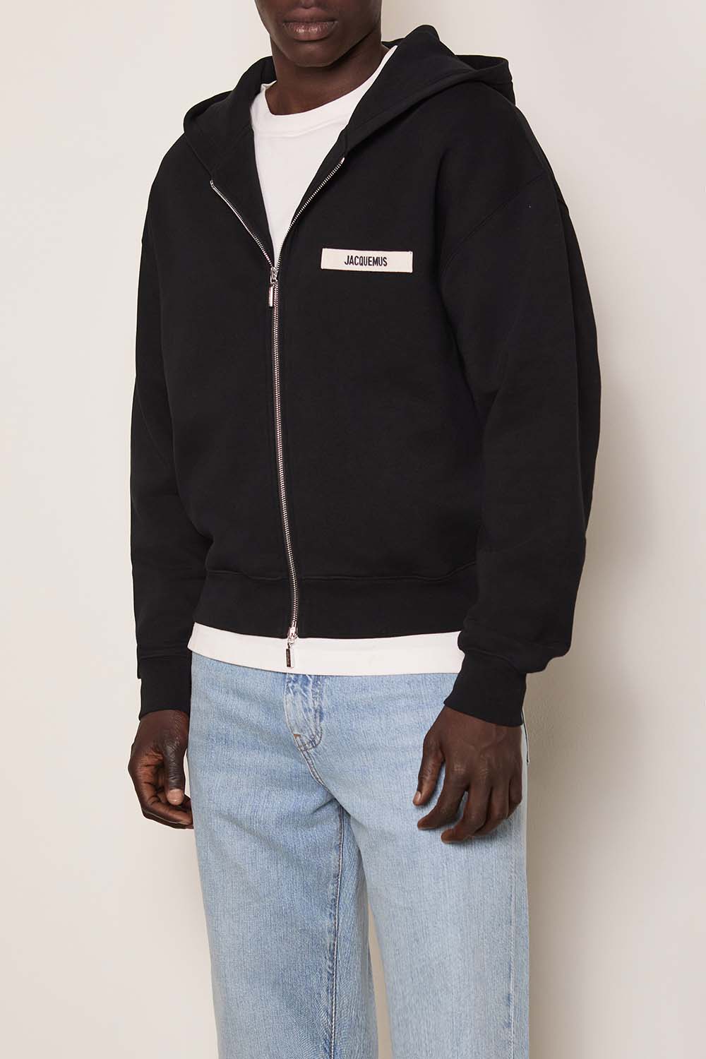 תמונת דוגמן קידמית של קפוצ'ון עם רוכסן