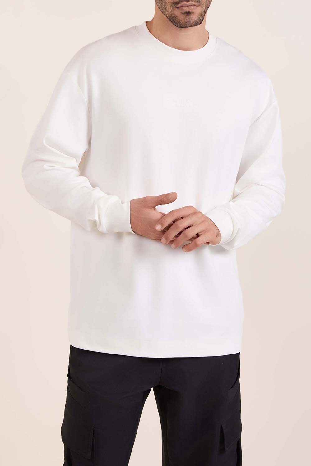 תמונת דוגמן קידמית של חולצת טי ארוכה אוברסייז