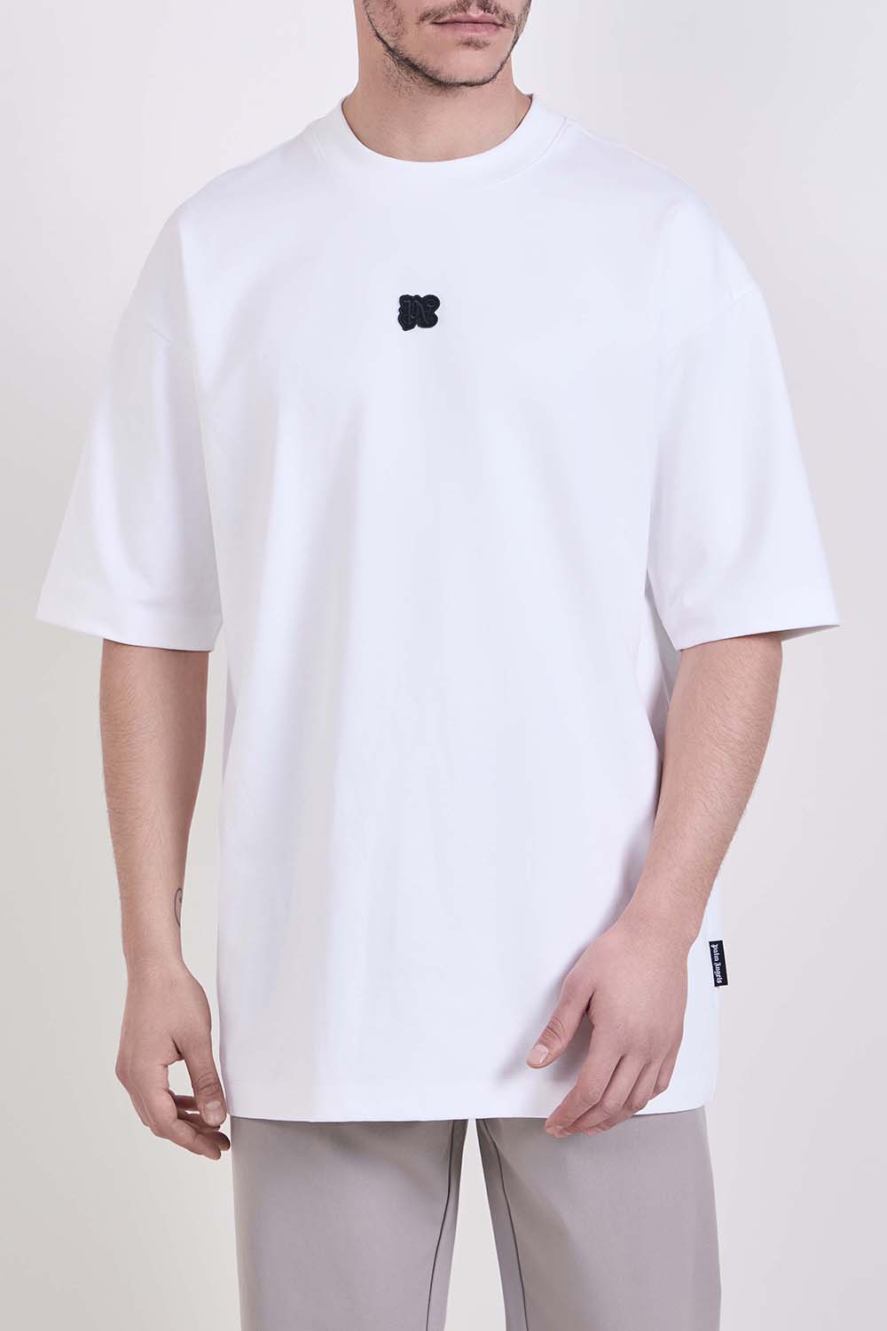 תמונת דוגמן קידמית של חולצת טי אוברסייז