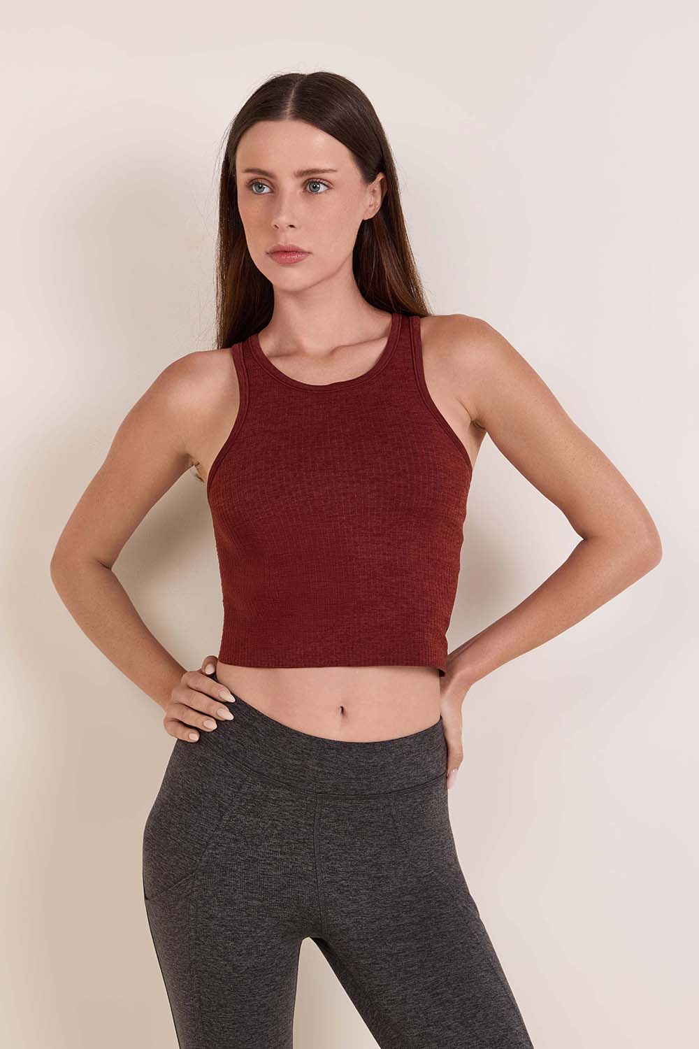 תמונת דוגמן קידמית של Ebb to Street Cropped Racerback Tank