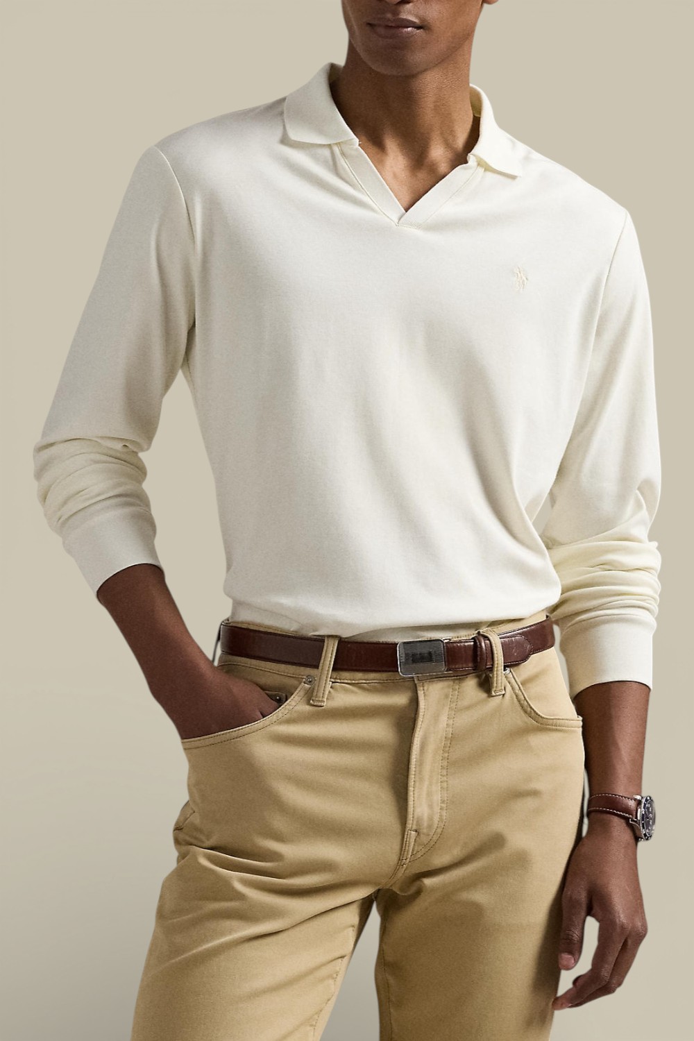 תמונת דוגמן קידמית של חולצת פולו ארוכה