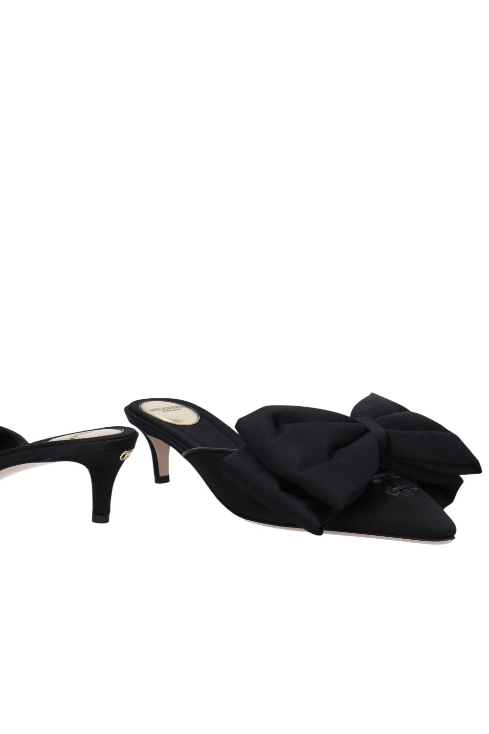 תמונת תקריב של נעלי מיולס יולנדה