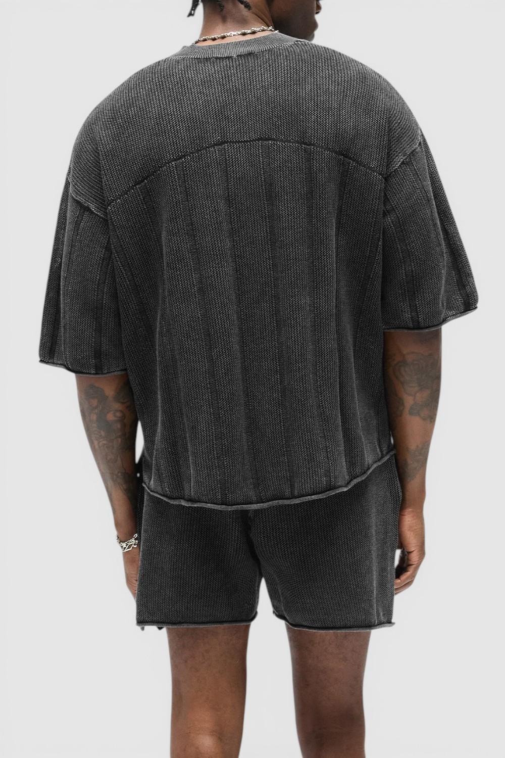 תמונת דוגמן אחורית של חולצת סריג