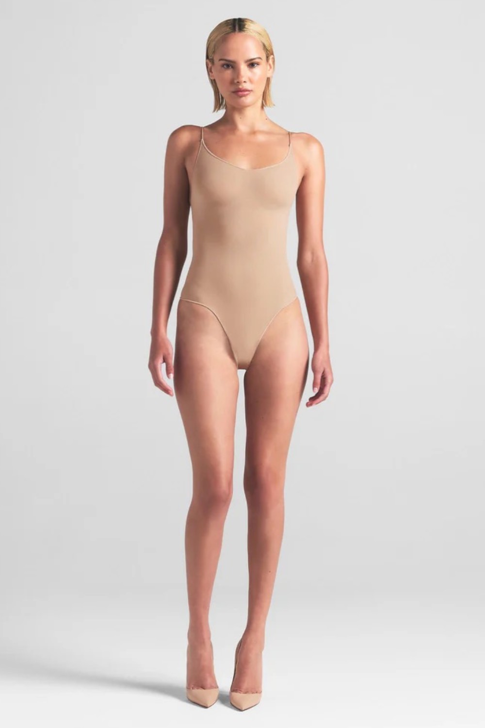 תמונת דוגמן קידמית של THONG BODYSUIT