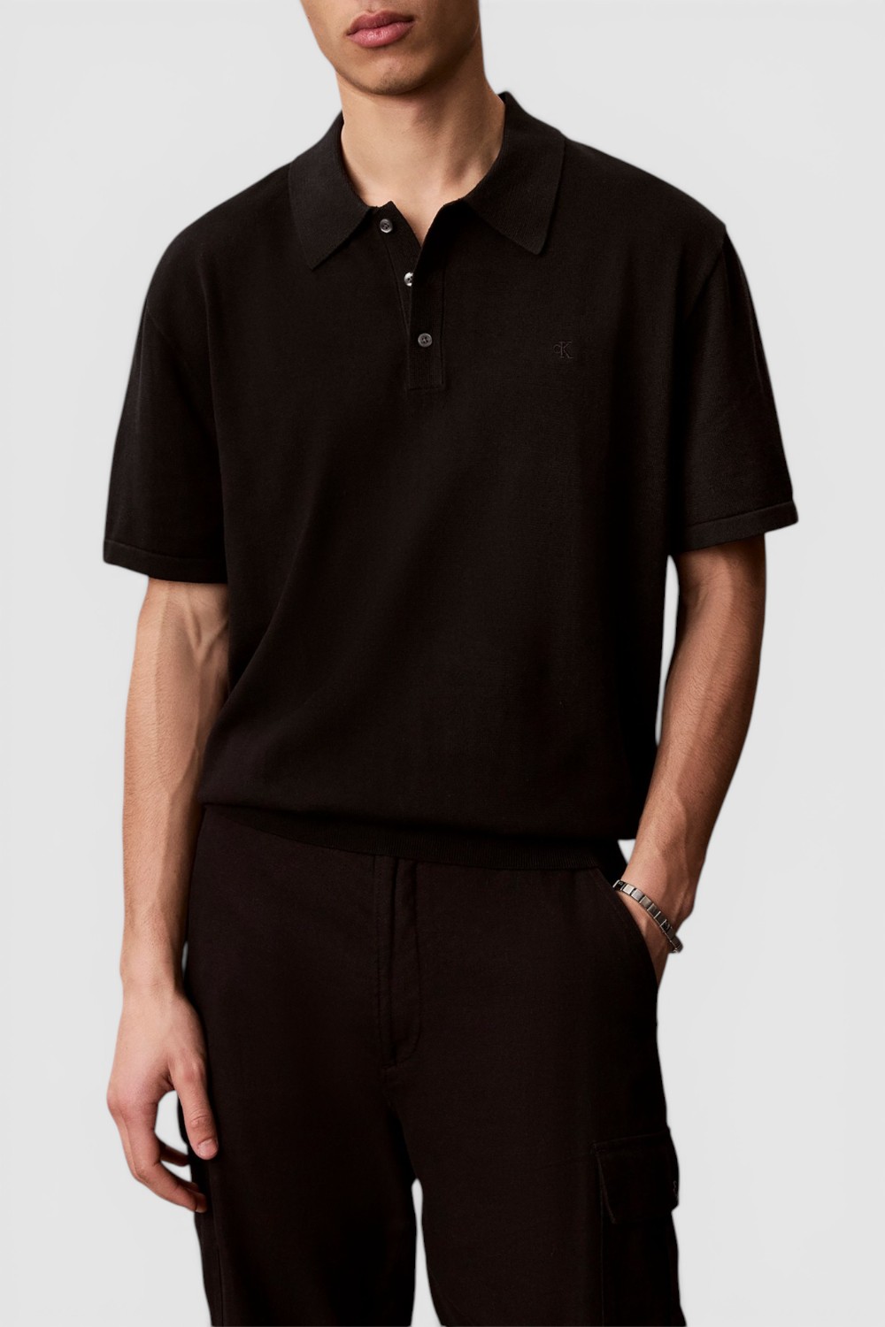 תמונת דוגמן קידמית של חולצת פולו