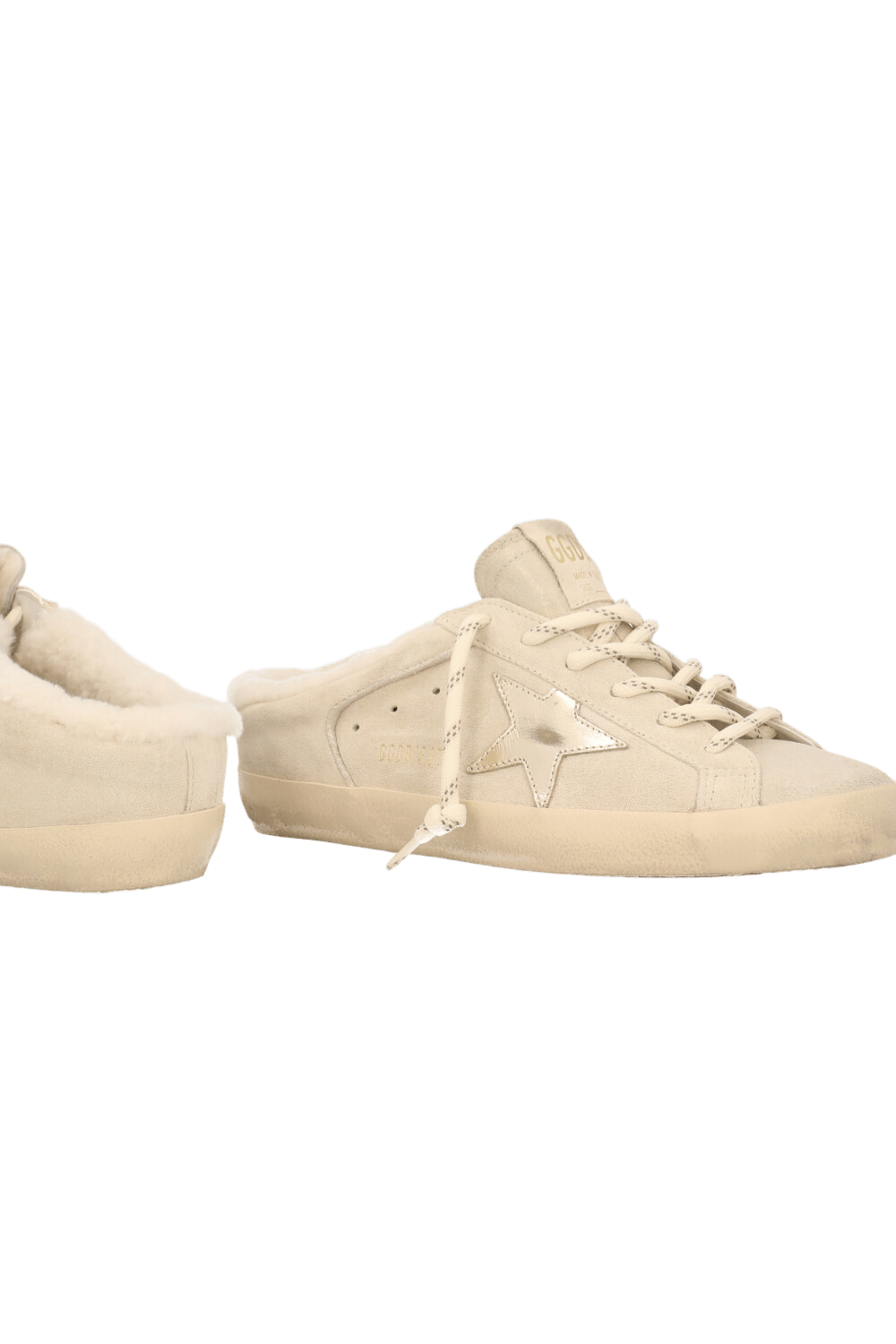 תמונת תקריב של נעלי סניקרס סופר סטאר מיולס