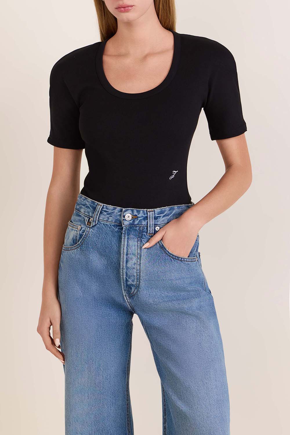 תמונת דוגמן קידמית של בגד גוף