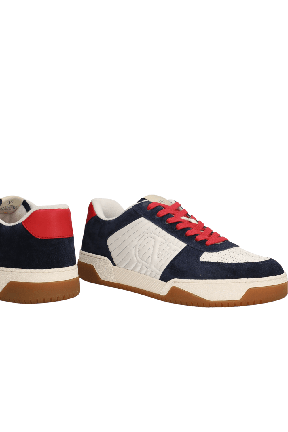 תמונת תקריב של נעלי סניקרס