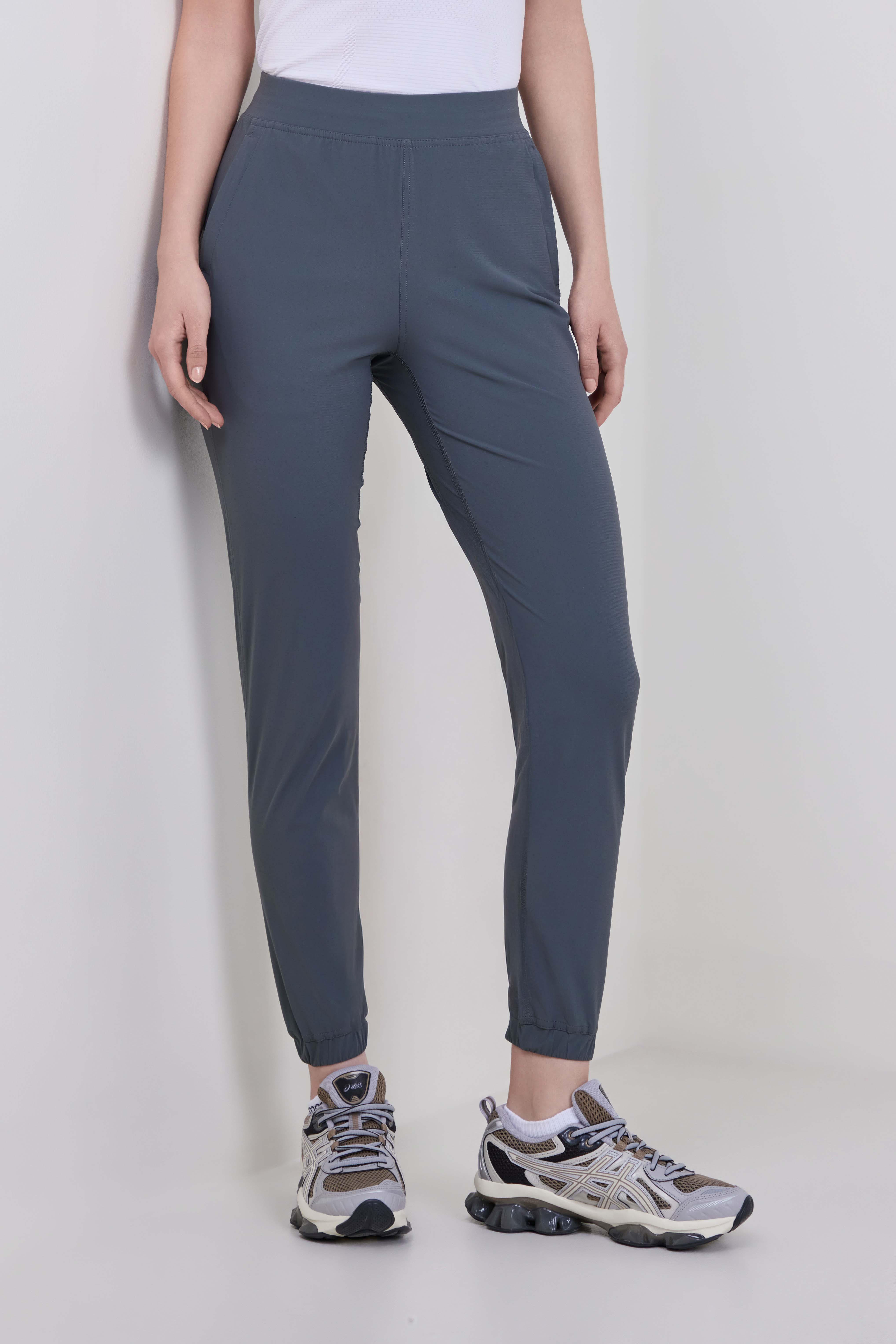 תמונת דוגמן קידמית של Adapted State High-Rise Jogger *REGULAR