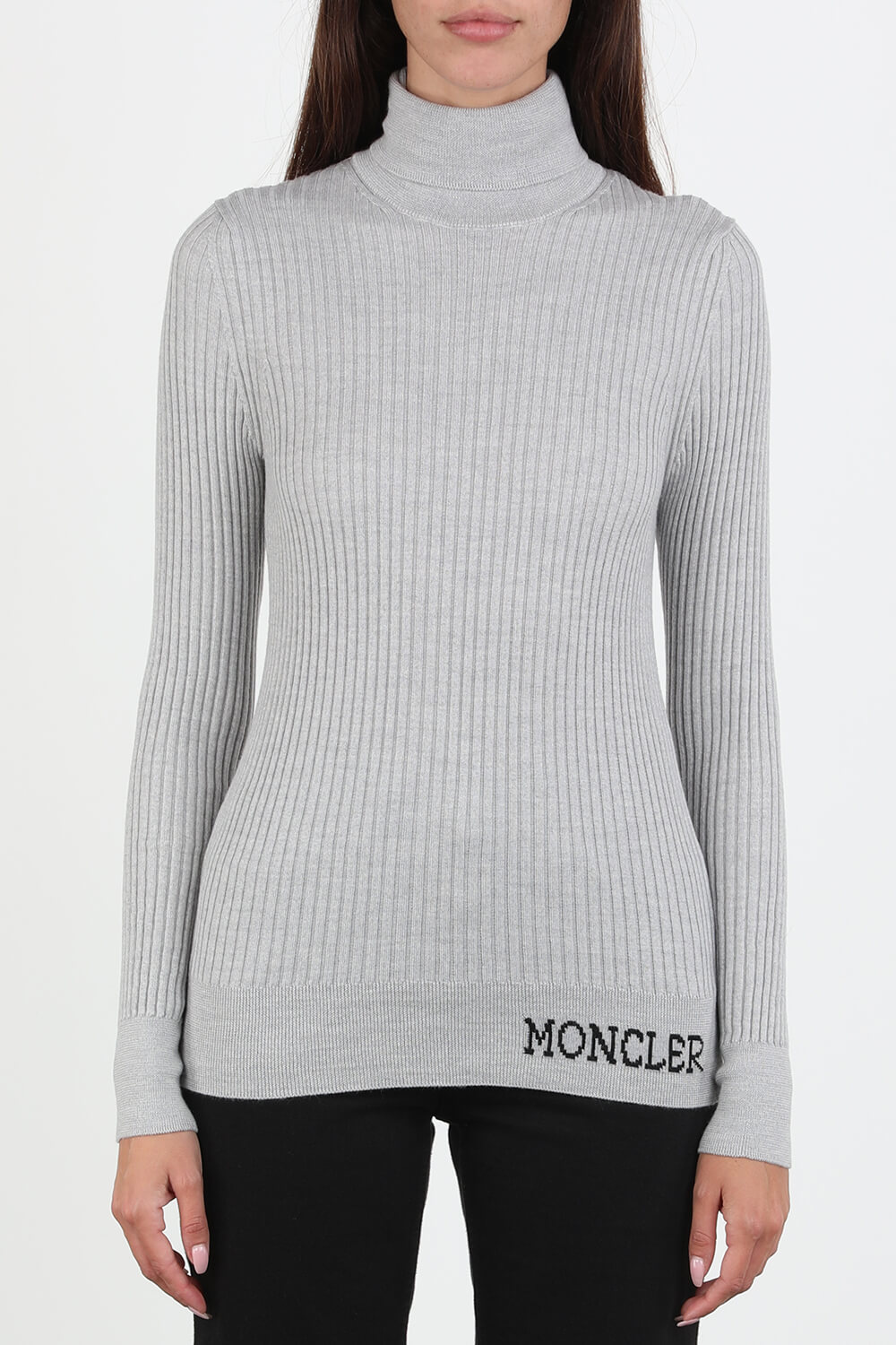 תמונת דוגמן קידמית של סריג עם לוגו בצבע אפור