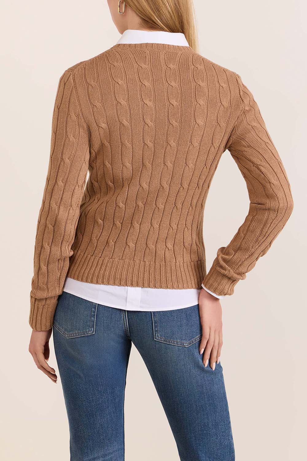 תמונת דוגמן אחורית של סריג אופנה