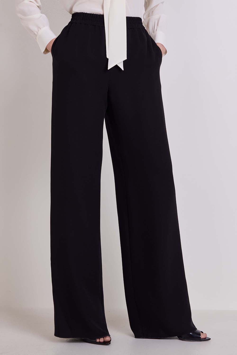 תמונת דוגמן קידמית של מכנסיים ארוכים