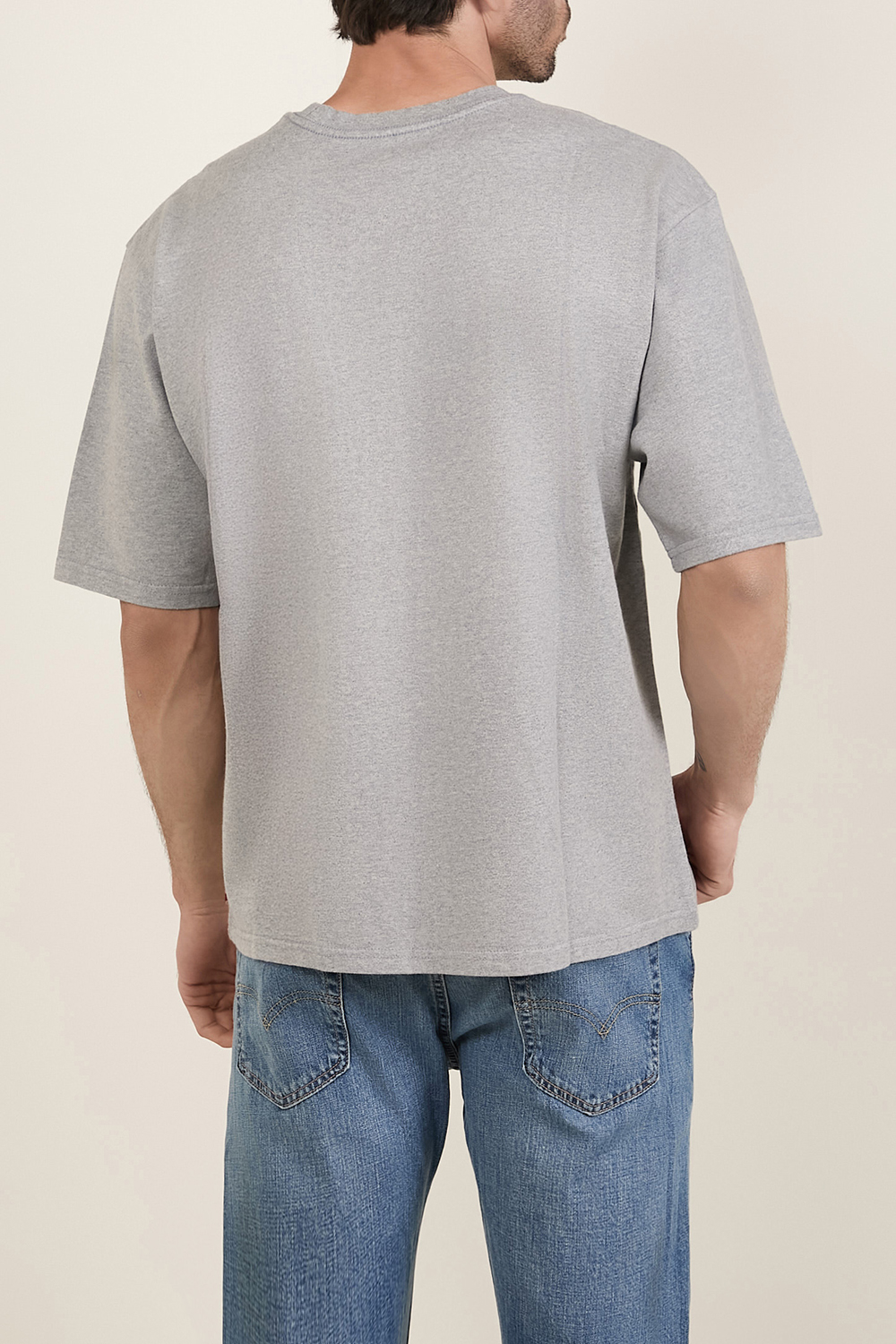 תמונת דוגמן אחורית של חולצת טי