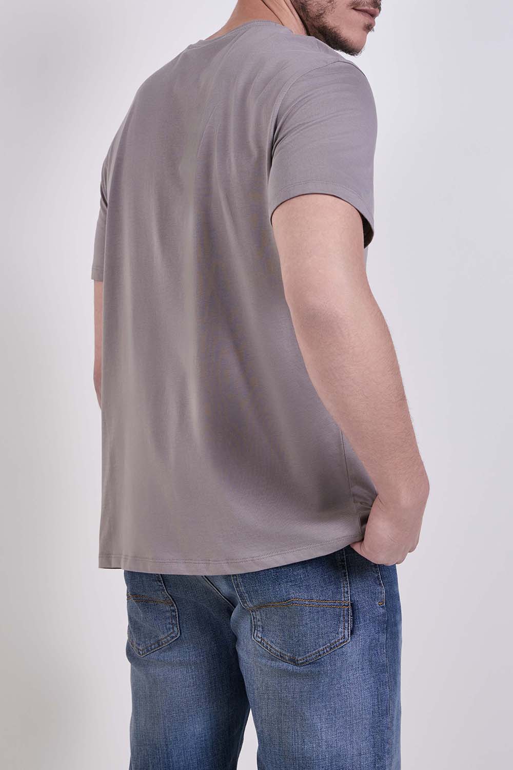 תמונת דוגמן אחורית של חולצת טי