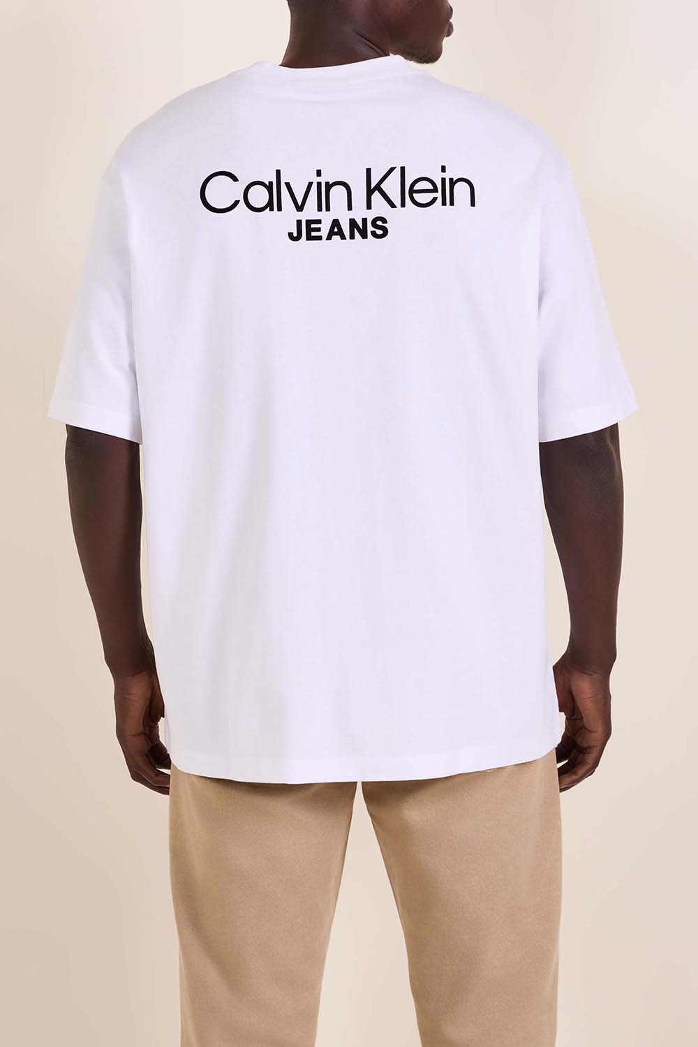 תמונת דוגמן אחורית של חולצת טי