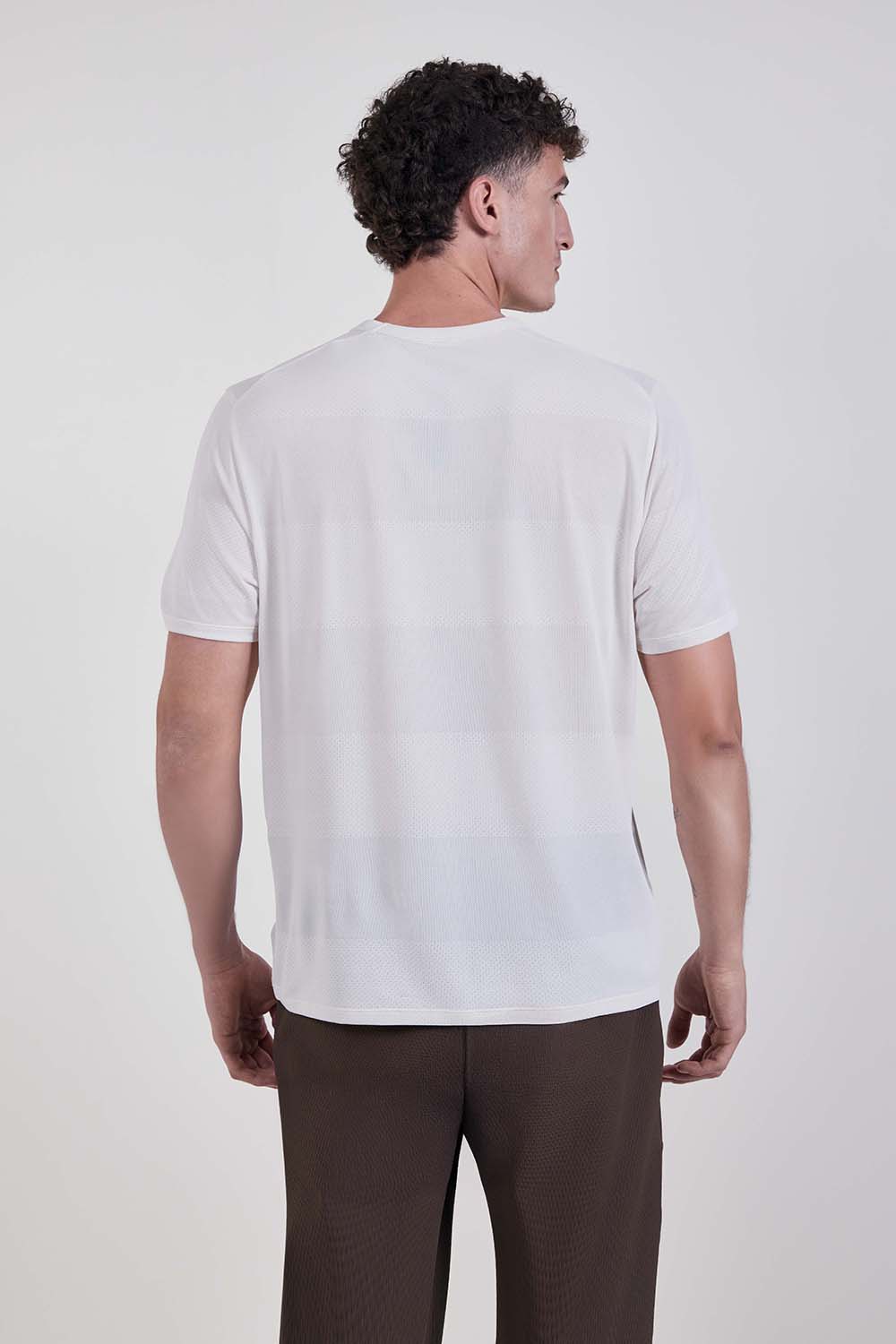 תמונת דוגמן אחורית של Fast and Free Short-Sleeve Shirt Perforated Stripe