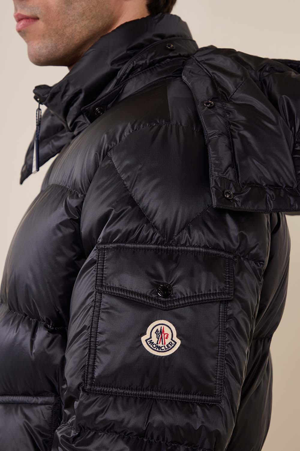 תמונת תקריב דוגמן של מעיל פוך