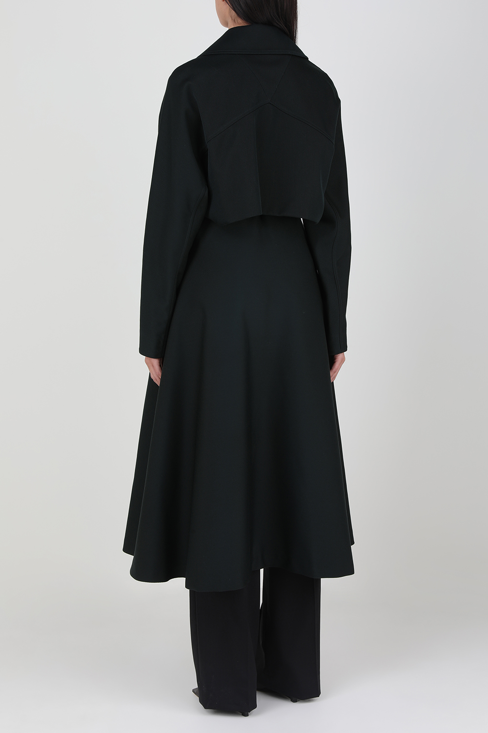 תמונת דוגמן אחורית של מעיל טרנץ' מצמר