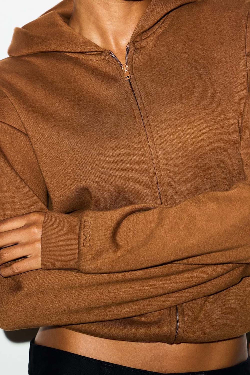 תמונת דוגמן אחורית של CLASSIC ZIP UP HOODIE