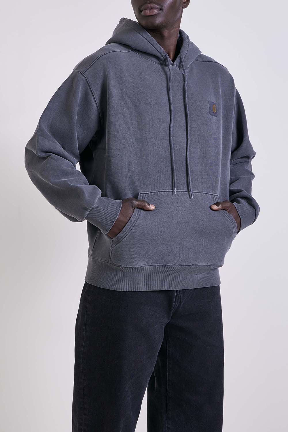 תמונת דוגמן קידמית של סווטשירט קפוצ'ון