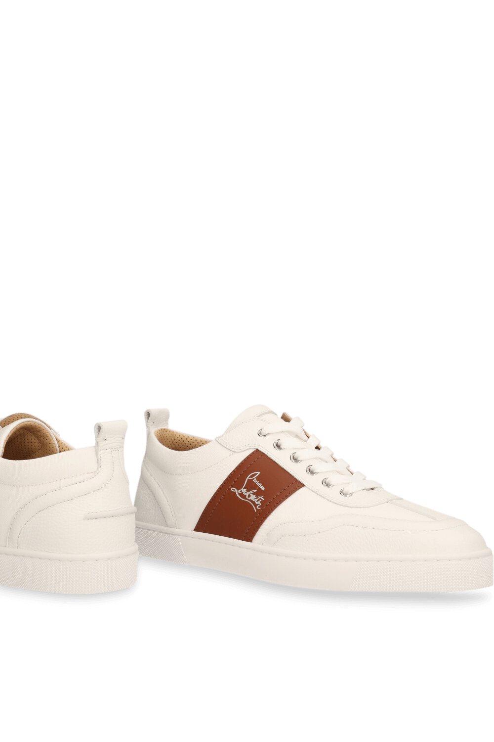 תמונת תקריב של נעלי סניקרס