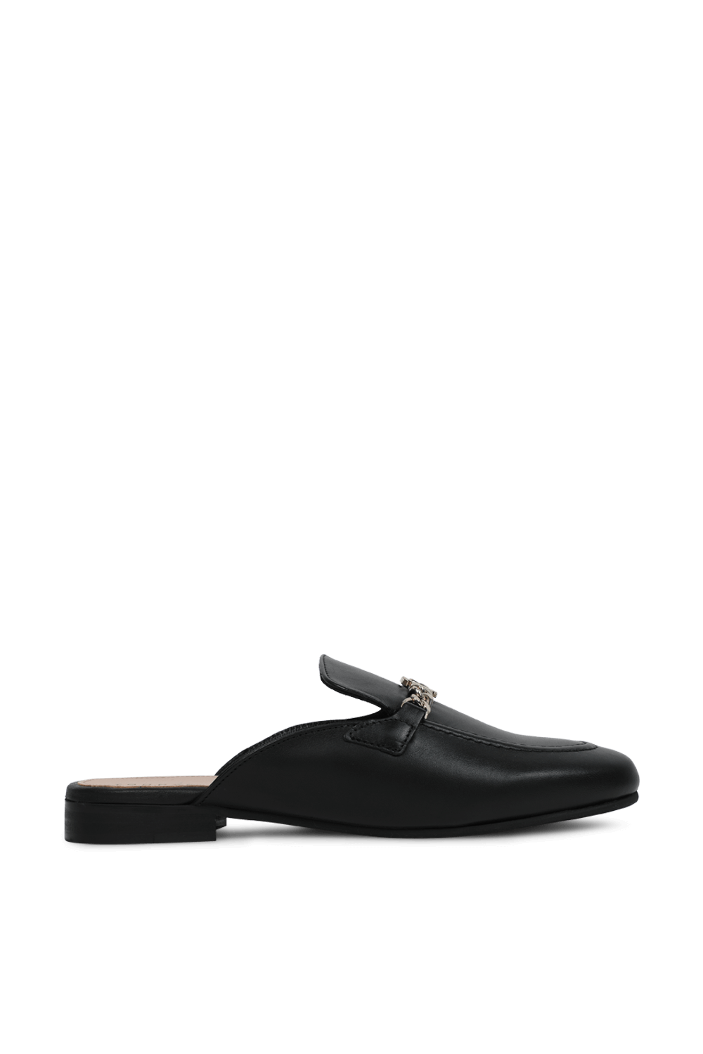 תמונה קידמית של כפכפי מיולס שחורים עם שרשרת מוזהבת