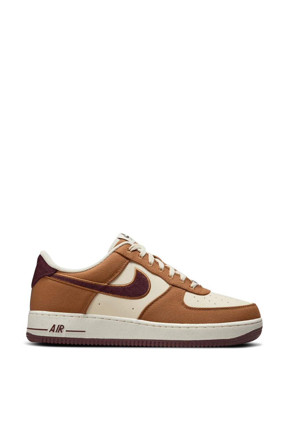 תמונה קידמית של נעלי סניקרס אייר פורס 1 07