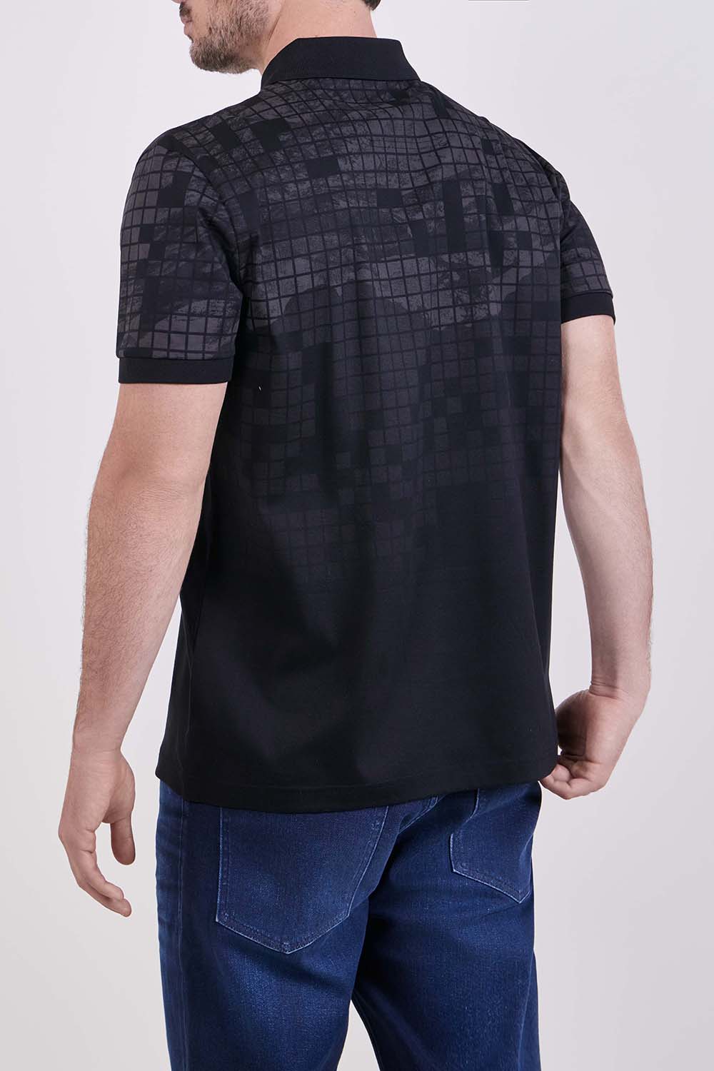 תמונת דוגמן אחורית של חולצת פולו