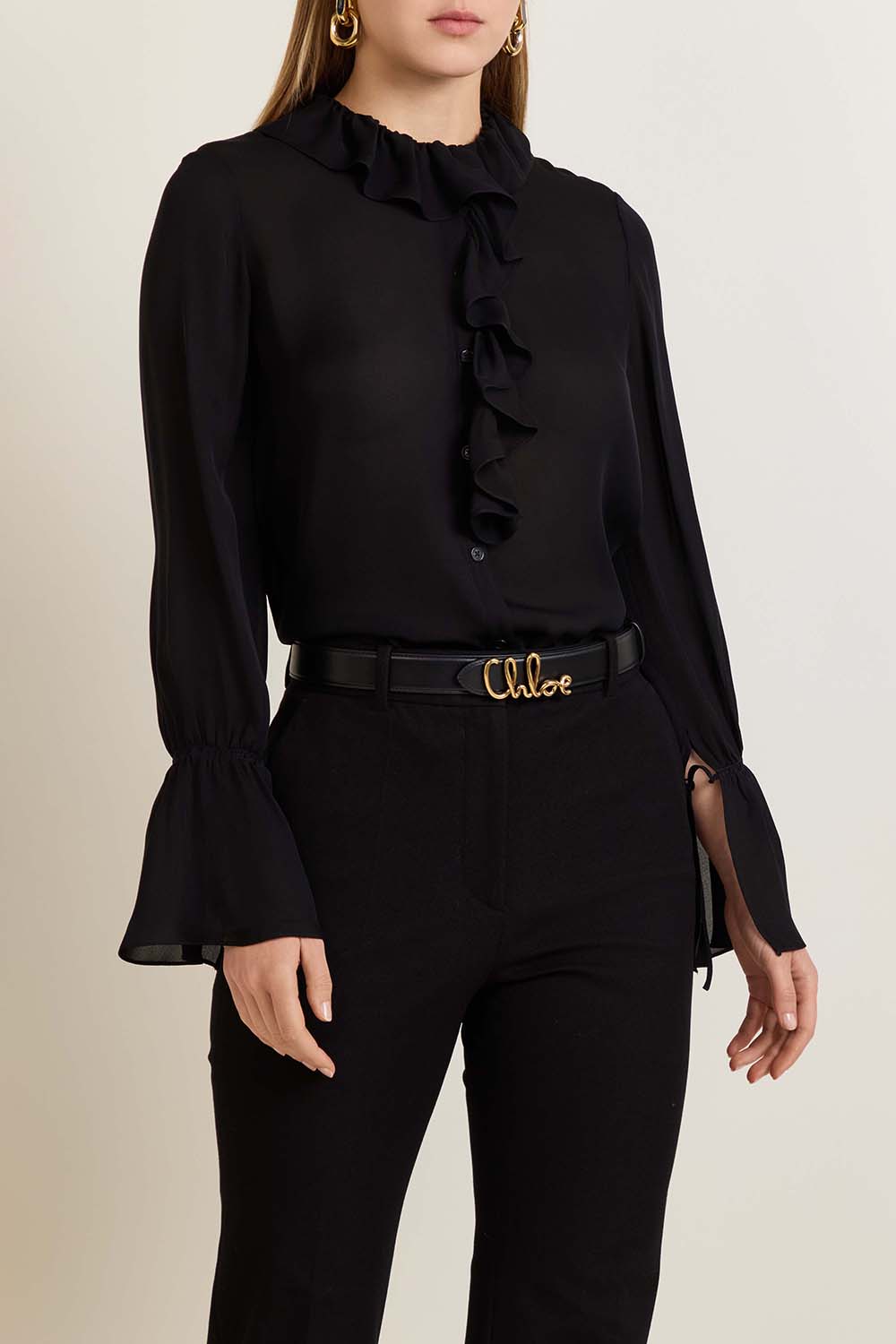 תמונת דוגמן קידמית של חולצת משי מכופתרת