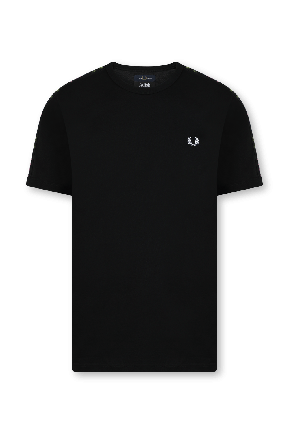 תמונה קידמית של פרד פרי X אדיש חולצת טי קצרה שחורה עם לוגו רקום
