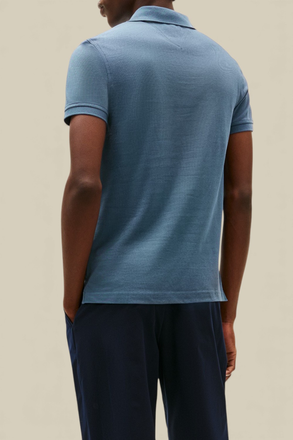 תמונת דוגמן אחורית של חולצת פולו סלים פיט 1985