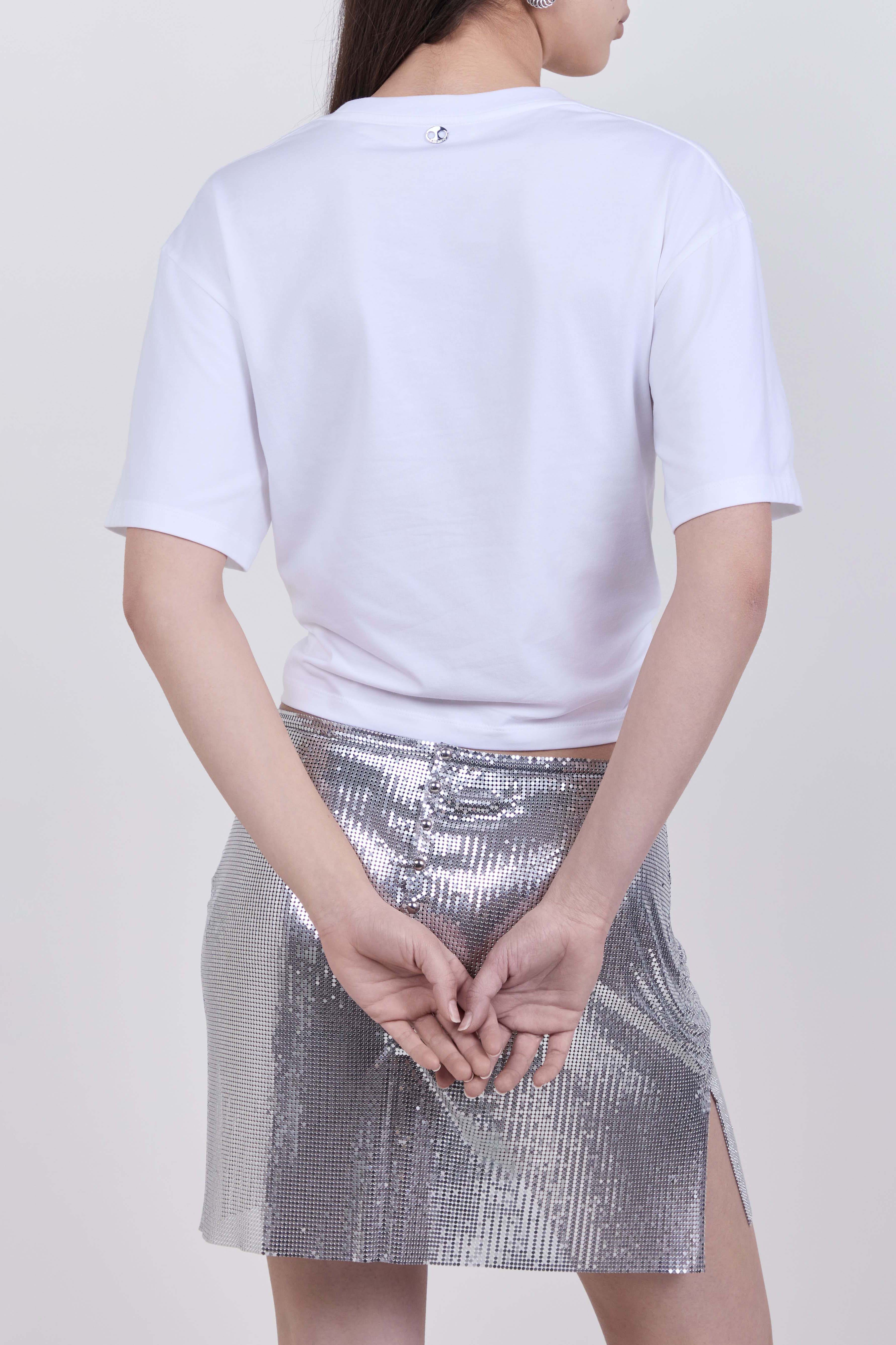 תמונת דוגמן אחורית של חולצת טי