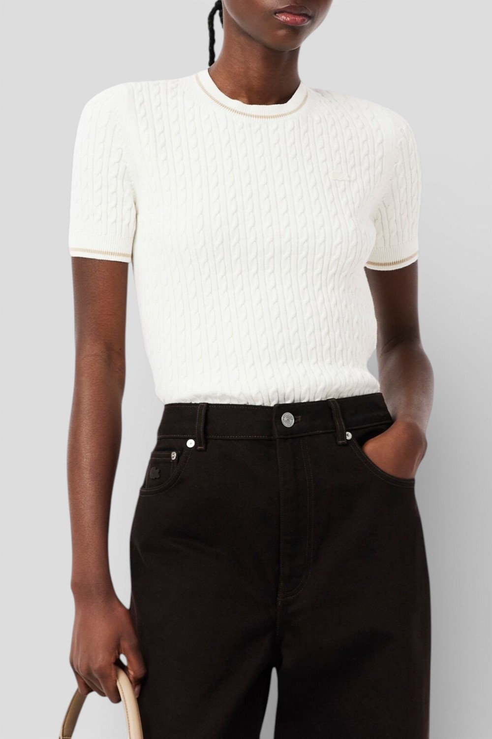 תמונת דוגמן קידמית של חולצת טי סריג