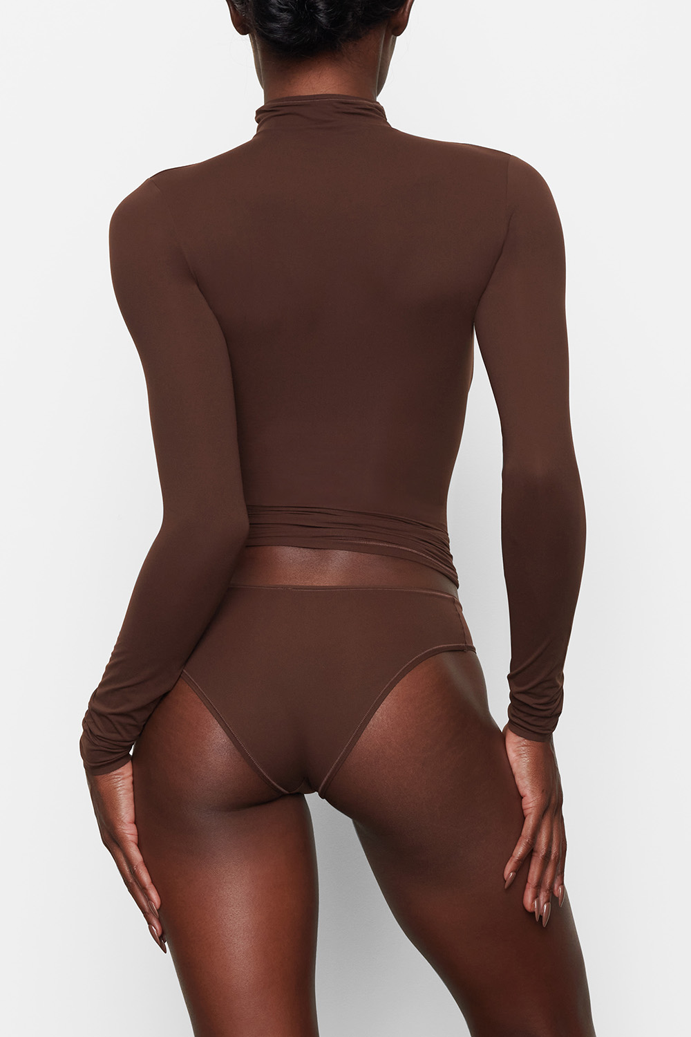 תמונת דוגמן אחורית של TURTLENECK TOP